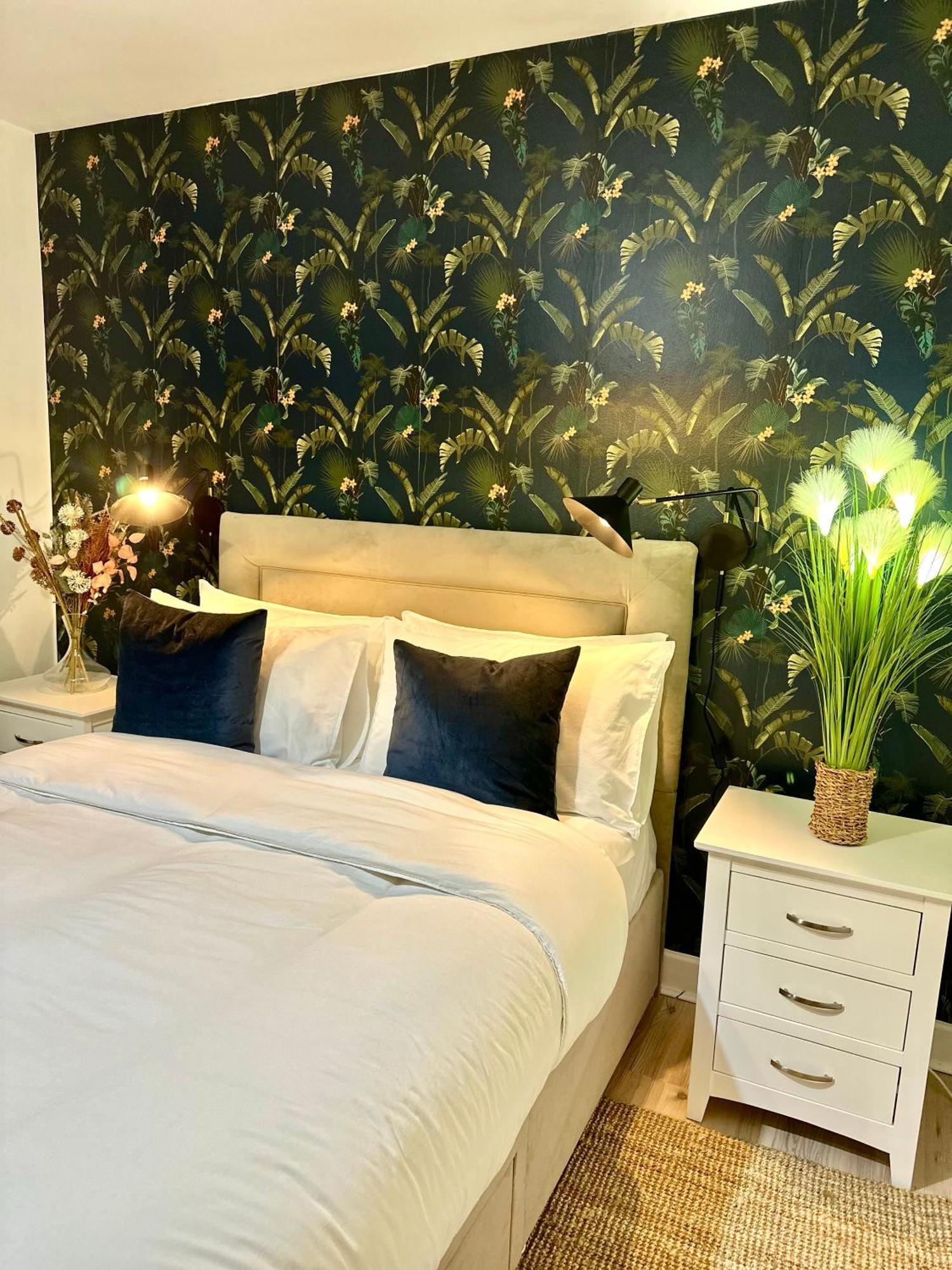Blush Jungle - Homestay Dublin Eksteriør bilde